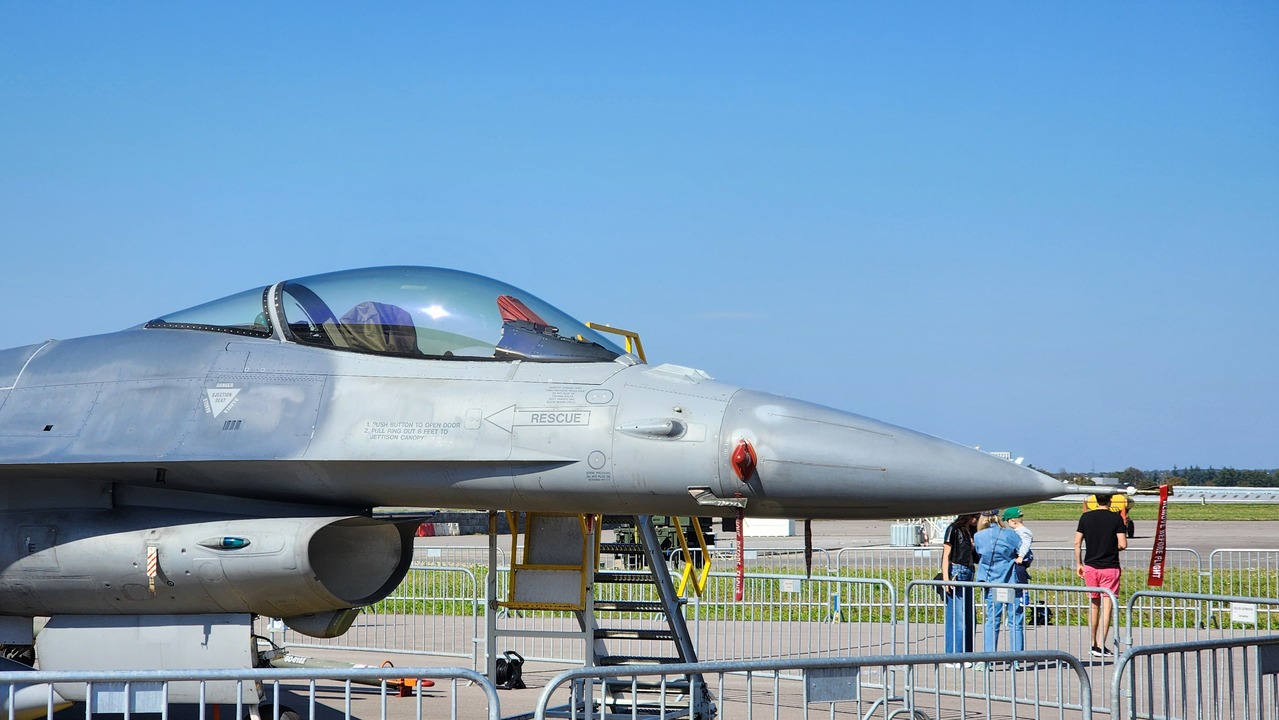 F-16